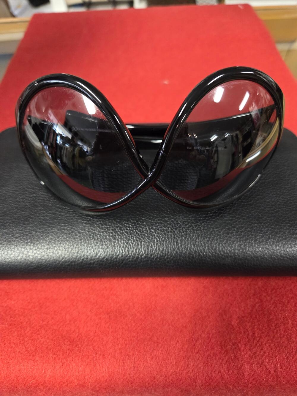 Tom Ford Black Framed Sunglasses Bumble Bee Look